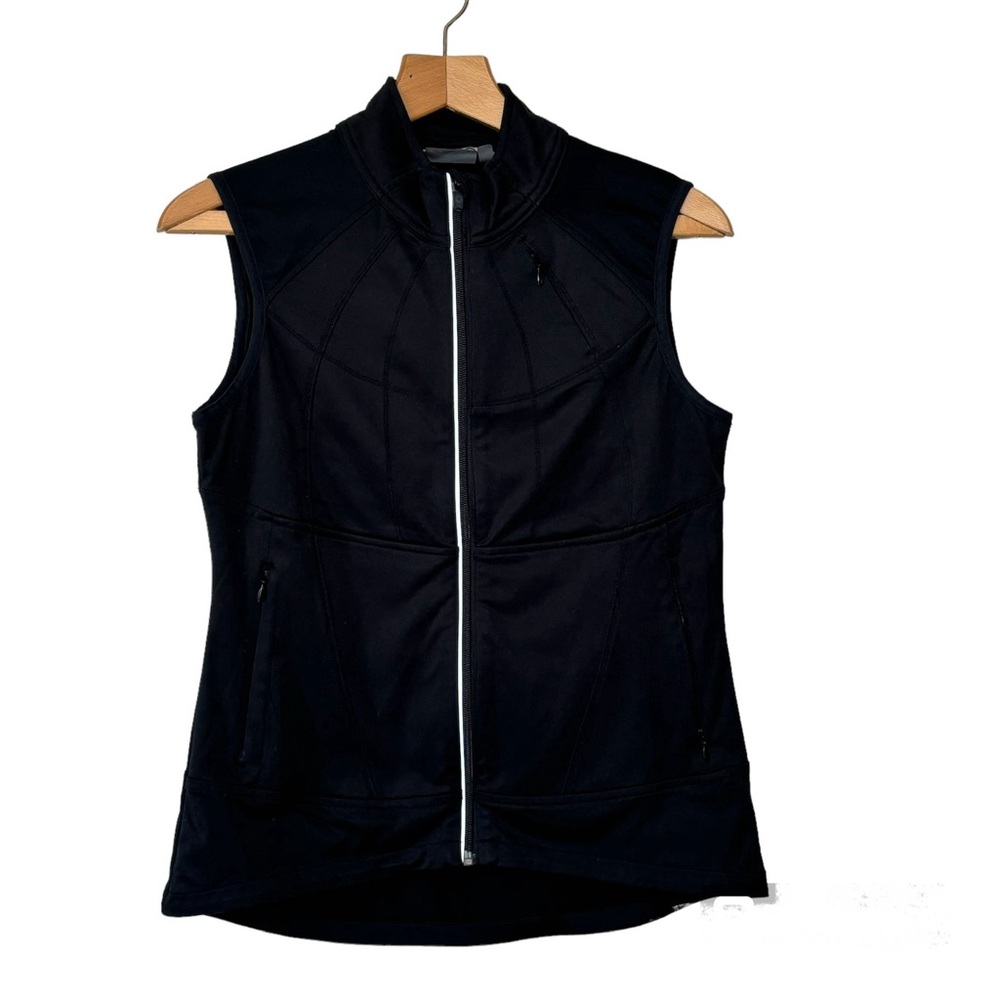 Athleta black reflective fitness running vest. Full zip 3 pocket. Women’s Small
